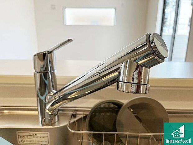 【キッチン水栓】浄水器を内蔵！炊飯時、お茶を作る時に安心してお水を使えます！お湯と冷水、浄水と原水、シャワーの切替えもワンタッチです！