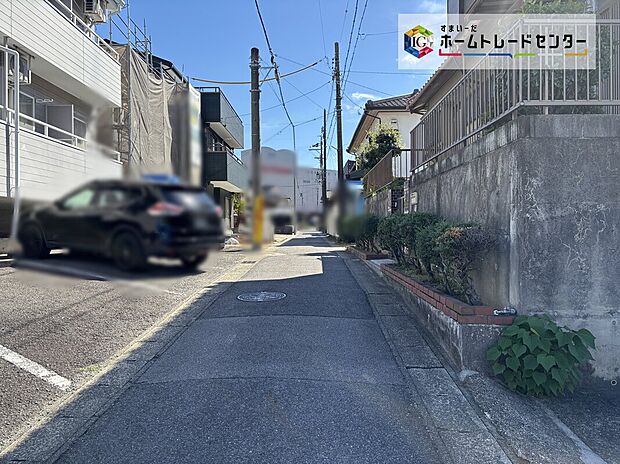 交通量が少ない住宅街なので雨の日でも車の走行音も気になりません。住人以外の車の進入も少なく、小さなお子様を持つご家庭にも安心です◎