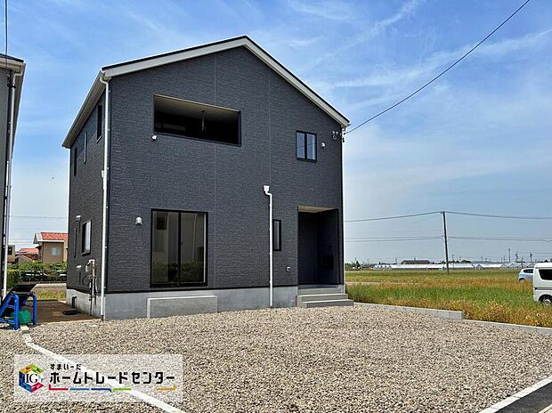 【１号棟】一戸建ての大きなメリットは、「自分の土地」を自由に使えること。好きなペットが飼えるほか、ガーデニングやＤＩＹ、車やバイクの手入れなど様々な趣味を楽しめます♪