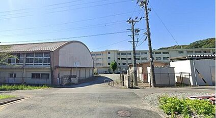 豊川市立西部中学校 650ｍ(徒歩9分)