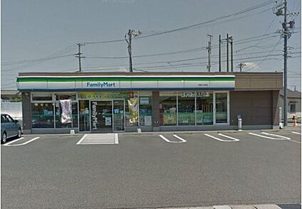 ファミリーマート安城小川町店 1312m (徒歩17分・車3分)