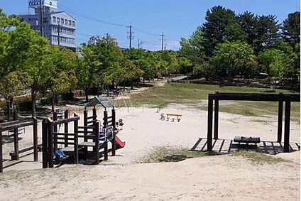 戸崎公園 1180ｍ(徒歩15分)