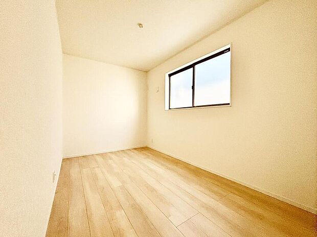 【その他内観】5.5帖のマルチルームを設けました☆
作業場や納戸収納としてなど、アイデア次第で多用途に使用できます♪