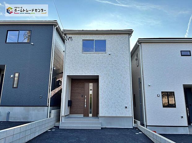 【現地外観写真】【2号棟】
完成しております!内覧可能です!
事前予約制にて承っております。
現地ご見学の際はお気軽にお問い合わせ下さい☆