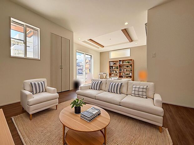 【リビング】【1号棟】広々とした明るいリビング♪
対面式のオープンキッチンは、家事をしながら家族の様子が一目でわかる安心&便利設備です♪※家具をCGで加工しています。家具付き販売ではございません。