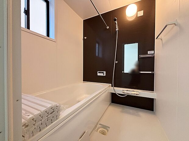 【浴室】1坪以上広さを設けた浴室で、ゆったりバスタイム♪
お子様と一緒に入るにも充分な広さです。
一日の疲れを癒せます♪