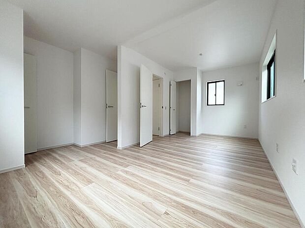 【リビング以外の居室】【1号棟】間仕切り可能な洋室つき1ライフスタイルに合わせて2部屋に分けて使用もできます!