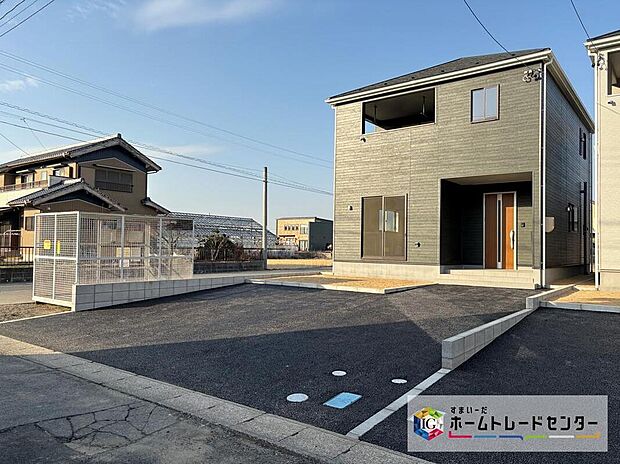 【現地外観写真】【１号棟】並列２台駐車ができるカースペースを確保しました！　　　
来客時も安心です♪
セカンドカー用にもお使い頂けます。