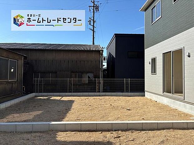 【庭】お庭がございます♪
小さなお子様の遊び場や、ガーデニング・家庭菜園、BBQなどお好みにお楽しみいただけます♪