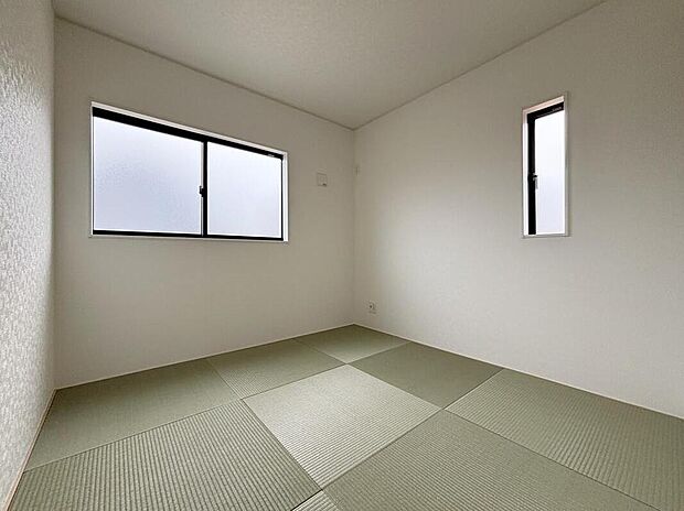 【リビング以外の居室】【2号棟】洋風和室有り!和の雰囲気が居心地の良い空間を作り出します。