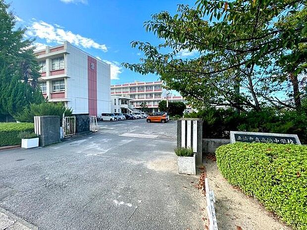 高浜市立高浜中学校(約1,428m)