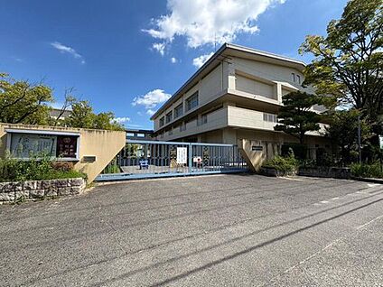 岡崎市立城北中学校 661m(徒歩9分)