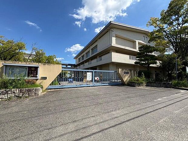 岡崎市立城北中学校（約661m）