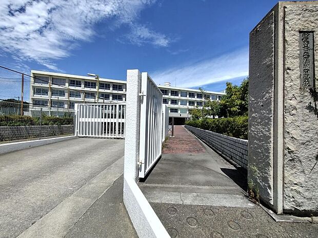 碧南市立新川中学校(約1,014m)
