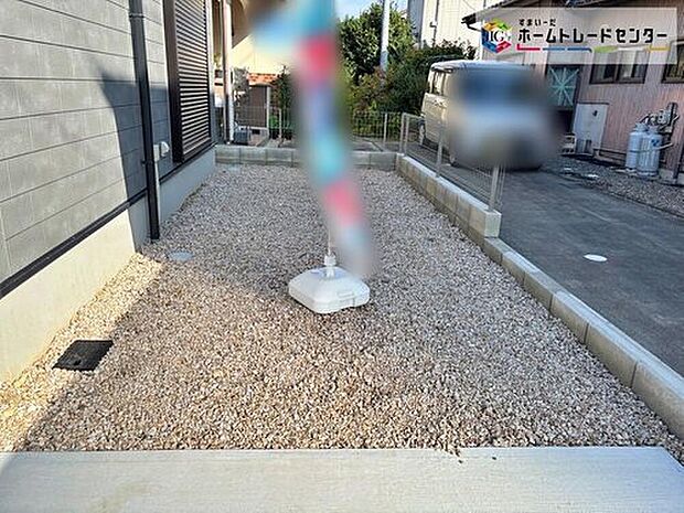 【庭】お庭スペースがございます♪
小さなお子様の遊び場や、ガーデニングなどお好みにお楽しみいただけます♪
