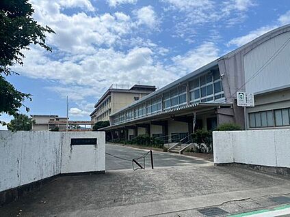 豊川市立中部中学校 1750m(徒歩22分)