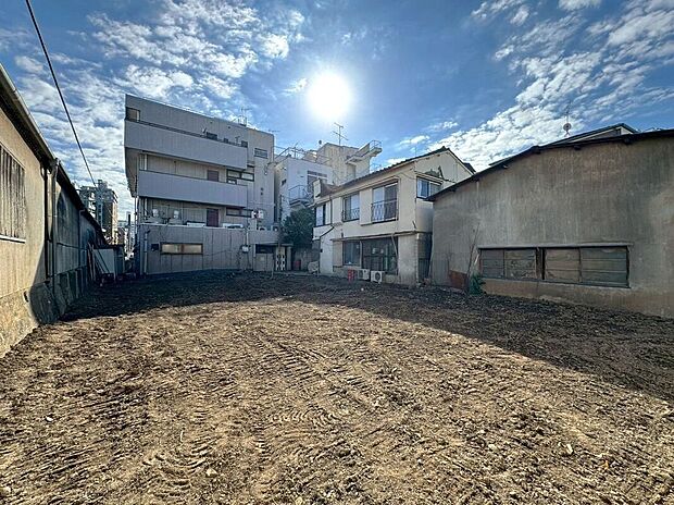 【外観】(2025年11月)撮影全2区画での分譲。家族のスタイルに合わせて選べるプランをご用意しております。