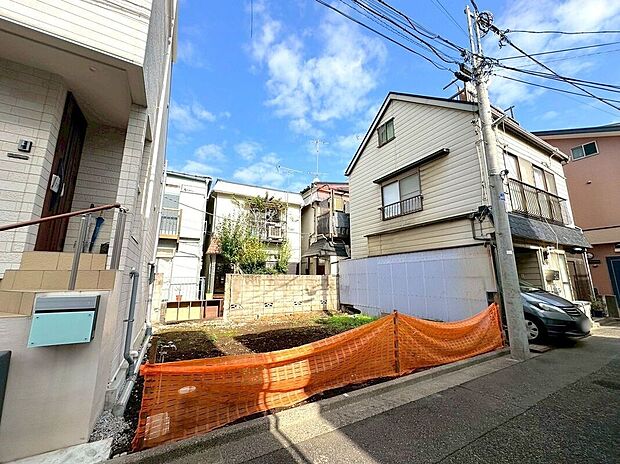 【現地】(2025年12月)撮影杉並区方南の整形地。暮らしやすい落ち着いた住環境。