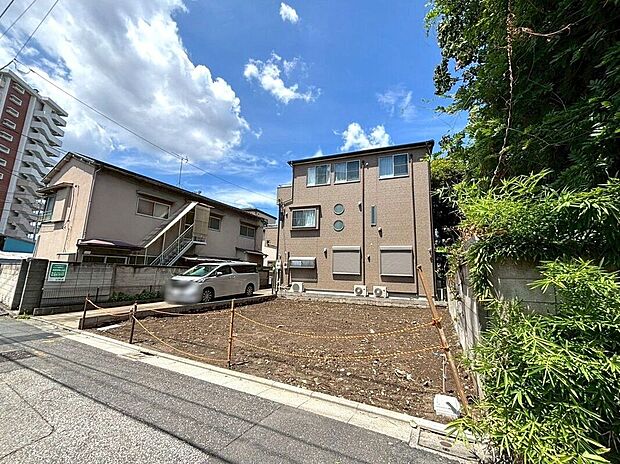 【現地】(2026年1月)撮影角地風立地がもたらす優れた採光と通風。ゆったりとした開放感に包まれ、上質な日常を叶える住環境です。