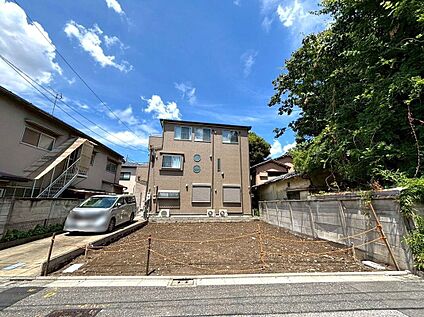 前面道路含む外観