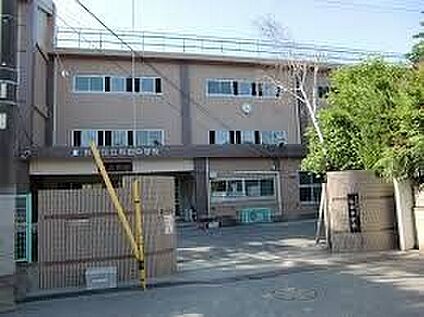 杉並区立和田中学校 530m