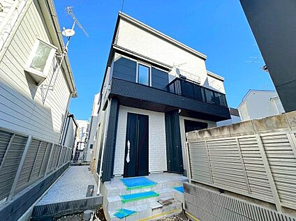 前面道路含む外観