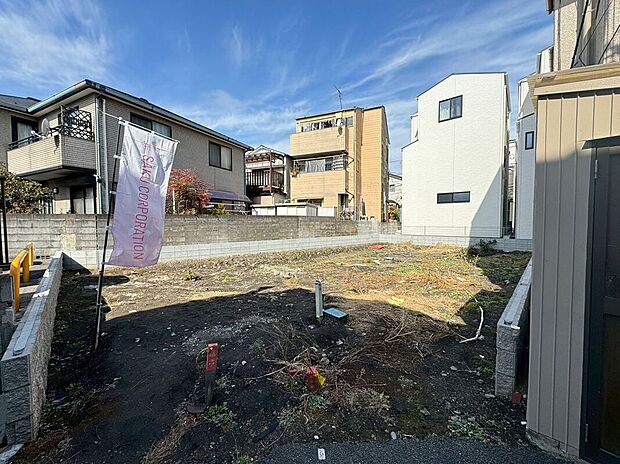 【外観】【現地】（2026年3月）撮影          全2区画での分譲。すべてが“家族にちょうどいい”。それぞれにこだわりを込めたプランをご用意しました。