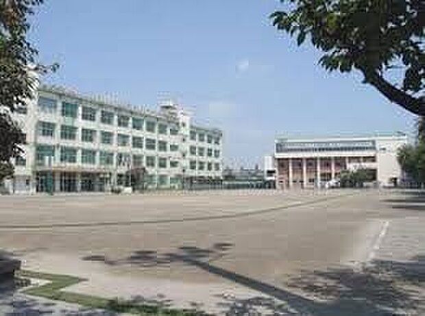 荒川区立第一中学校(約290m)