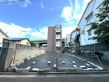 前面道路含む外観