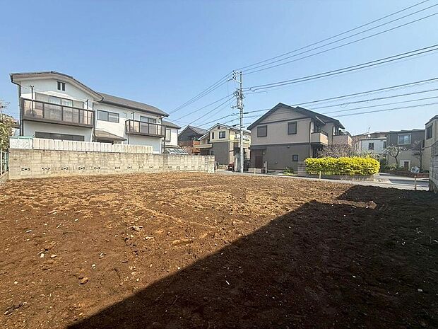 【現地土地写真】【現地】（2026年4月）撮影  ゆとりある約30坪。大型2階建てプランが叶う、更地渡し。
