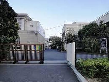 浦安市立浦安中学校 830m