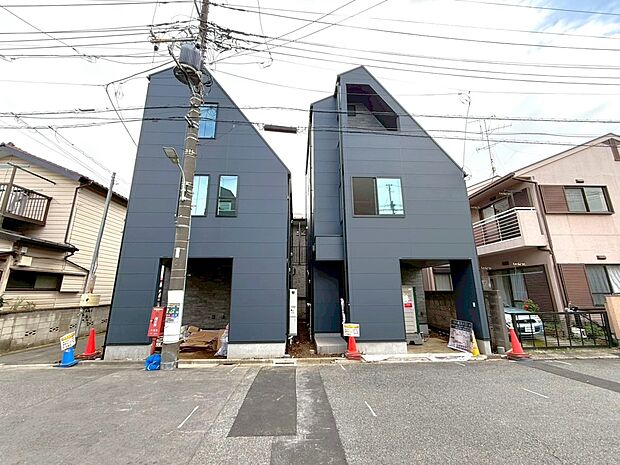 【前面道路含む現地写真】【A号棟】【現地】(2026年6月)撮影 街並みに美しく調和する外観デザイン。