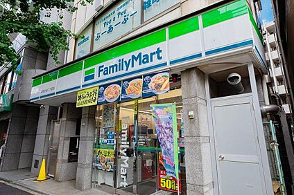 ファミリーマート雑司が谷二丁目店 390m