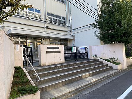 渋谷区立広尾中学校 2190m