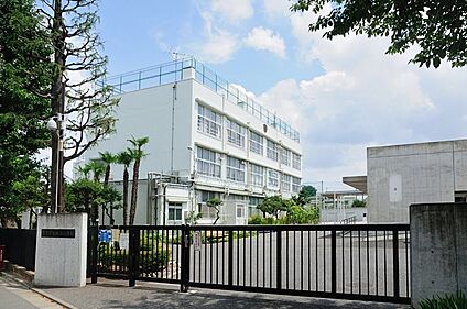 練馬区立向山小学校 417m(6分)