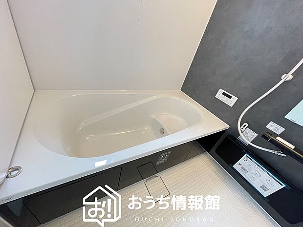 現地写真(浴室)
浴室暖房乾燥機付き。1坪タイプで広々です。