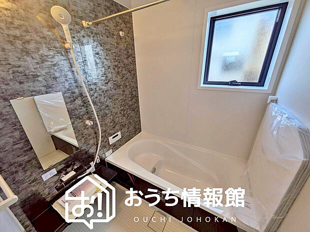 現地写真（浴室）
浴室暖房乾燥機付き。１坪タイプで広々です。