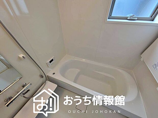 現地写真（浴室）浴室暖房乾燥機付き。１坪タイプで広々です。