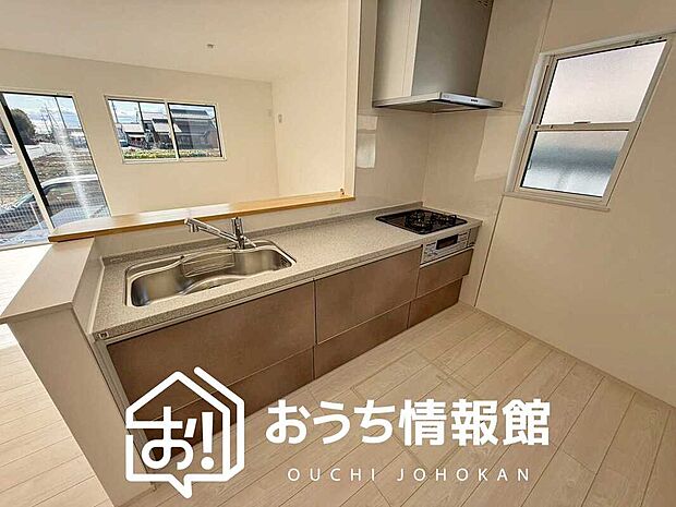 現地写真(キッチン)
収納たっぷりのシステムキッチン、浄水器付水栓を標準装備しています。