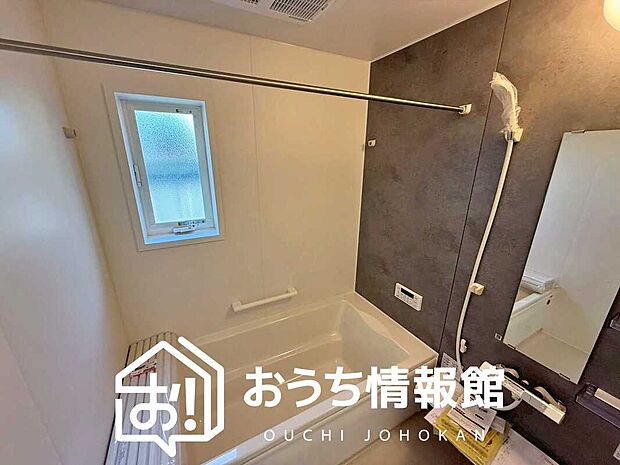 現地写真(浴室)
浴室暖房乾燥機付き。1坪タイプで広々です。