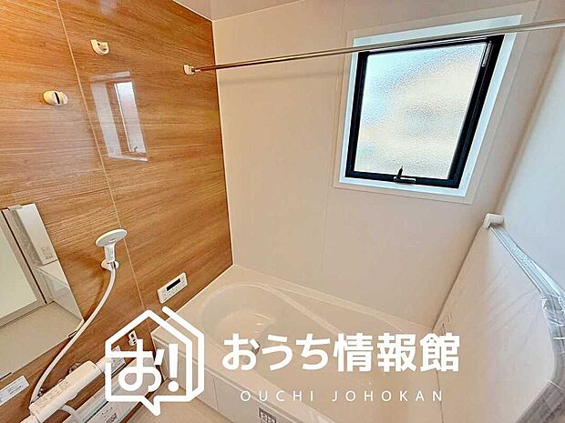 現地写真(浴室)
浴室暖房乾燥機付き。1坪タイプで広々です。