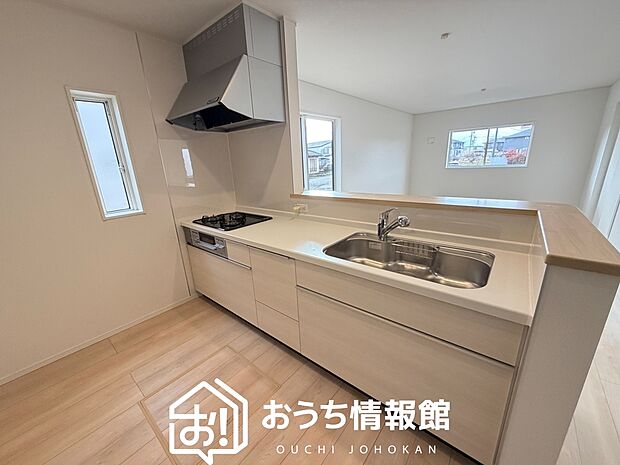 現地写真(キッチン)
収納たっぷりのシステムキッチン、浄水器付水栓を標準装備しています。