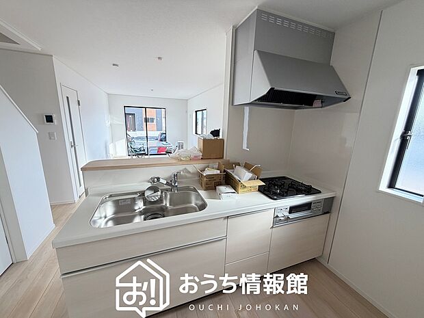 現地写真(キッチン)
収納たっぷりのシステムキッチン、浄水器付水栓を標準装備しています。