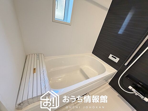 現地写真（浴室）
浴室暖房乾燥機付き。１坪タイプで広々です。