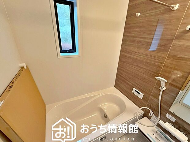 現地写真（浴室）
浴室暖房乾燥機付き。１坪タイプで広々です。