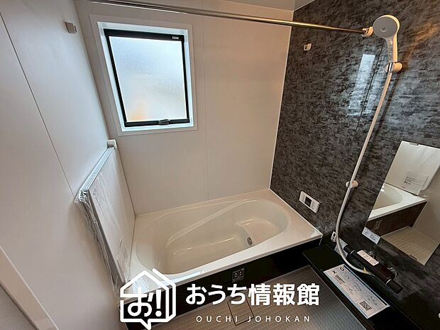 現地写真（浴室）
浴室暖房乾燥機付き。１坪タイプで広々です。