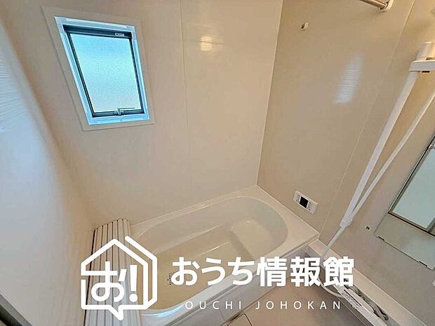 現地写真（浴室）
浴室暖房乾燥機付き。１坪タイプで広々です。