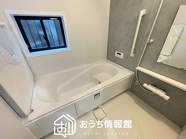 現地写真（浴室）
浴室暖房乾燥機付き。１坪タイプで広々です。