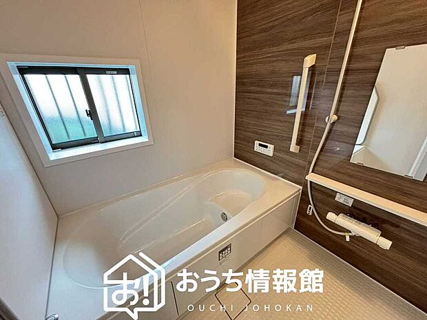 現地写真（浴室）
浴室暖房乾燥機付き。１坪タイプで広々です。