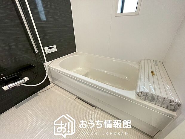 現地写真（浴室）
浴室暖房乾燥機付き。１坪タイプで広々です。